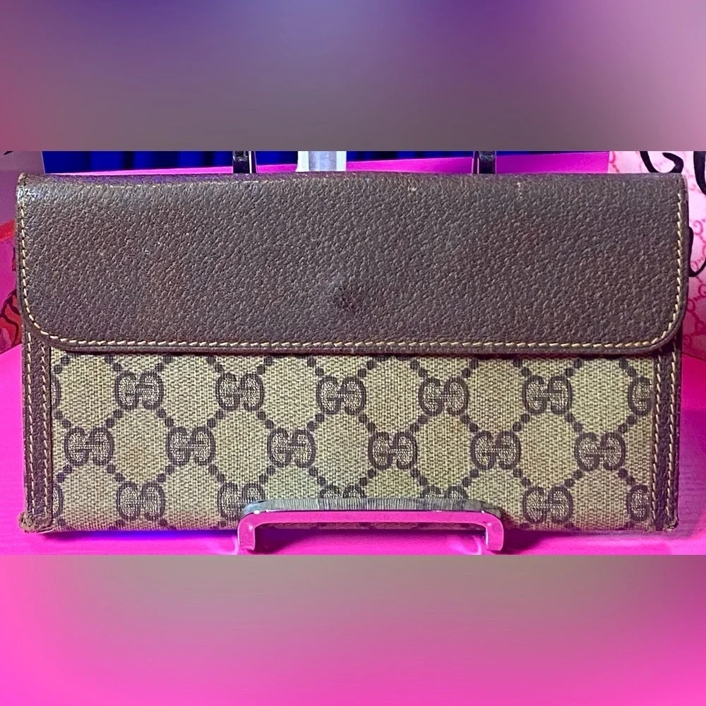 GUCCI “GG” Monogram Wallet, Vintage. GUC